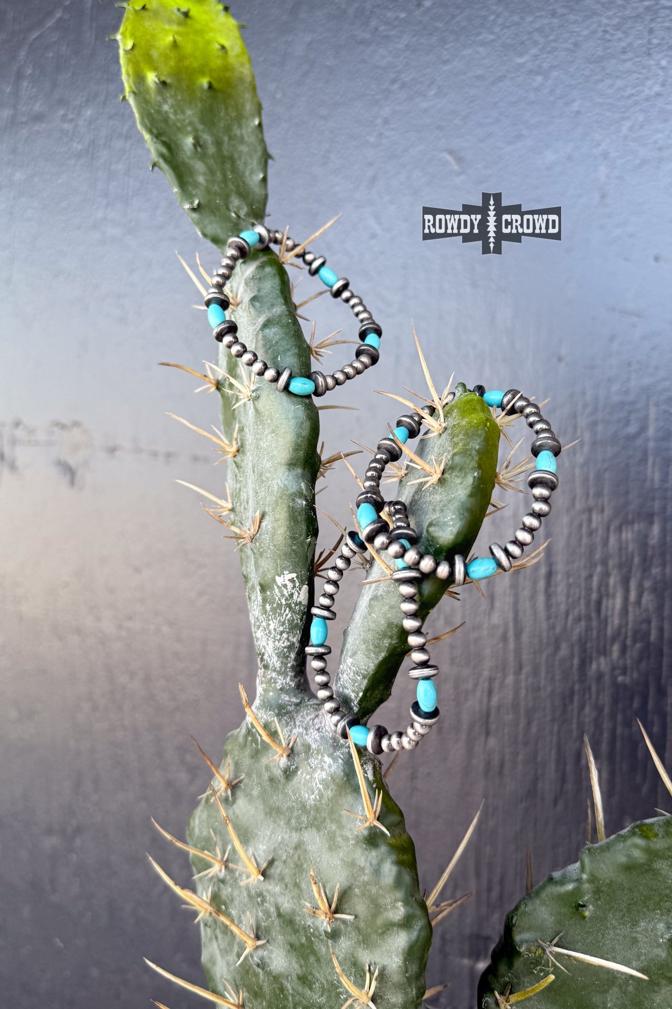 Western beaded stretch bracelet with turquoise-colored accent beads